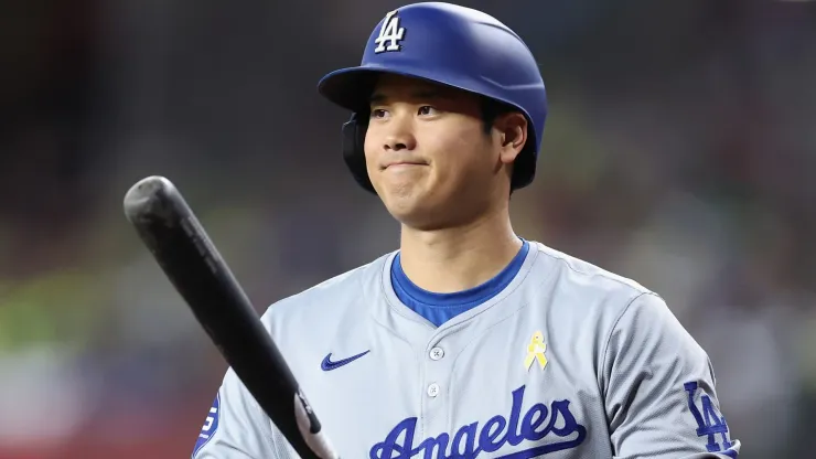 Shohei Ohtani #17 of the Los Angeles Dodgers stands on deck during the first inning of the MLB game against the Arizona Diamondbacks at Chase Field.
