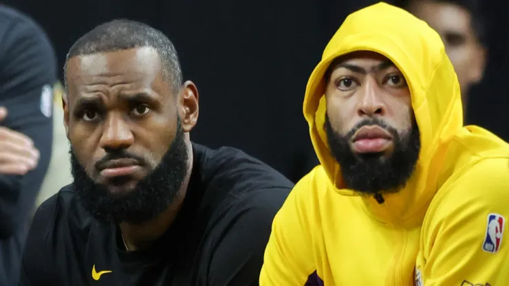 LeBron James (L) #23 and Anthony Davis #3 of the Los Angeles Lakers look on from the bench
