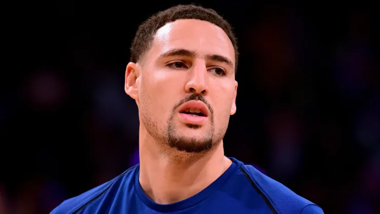 Klay Thompson #11 of the Golden State Warriors warms up before the game against the Los Angeles Lakers
