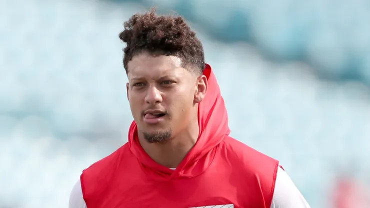 Patrick Mahomes #15 of the Kansas City Chiefs warms up before a preseason game against the Jacksonville Jaguars at EverBank Stadium on August 10, 2024 in Jacksonville, Florida. 
