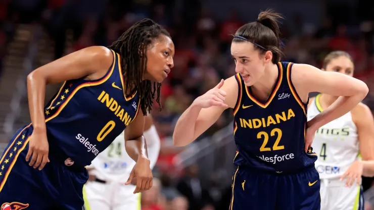 Kelsey Mitchell and Caitlin Clark during the Indiana Fever's game against Dallas Wings 
