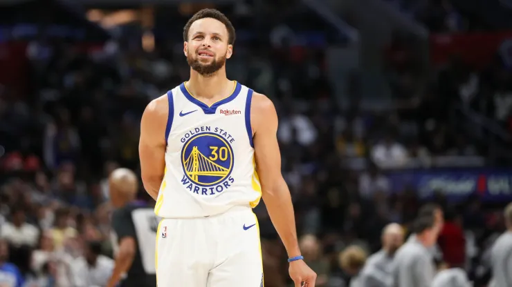 Stephen Curry #30 of the Golden State Warriors reacts during the fourth quarter against the LA Clippers
