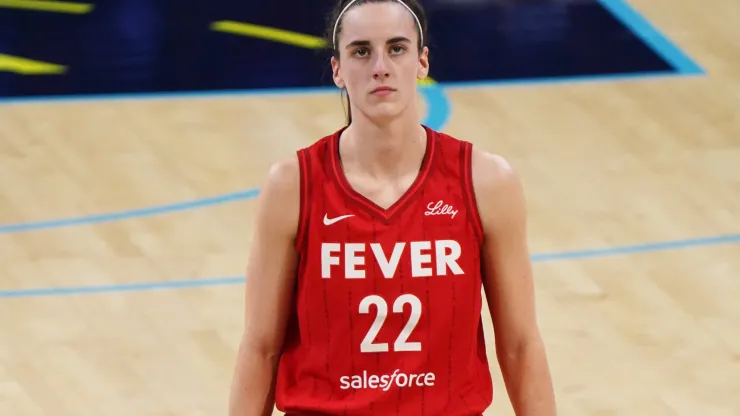 Indiana guard Caitlin Clark looks at the scoreboard during the WNBA, Basketball Damen, USA game between the Dallas Wings and the Indiana Fever played at College Park Center on Wednesday July 17, 2024.
