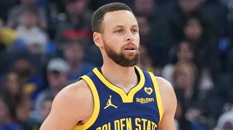 Stephen Curry #30 of the Golden State Warriors dribbles the ball up the court in the first quarter against the New Orleans Pelicans at Chase Center.
