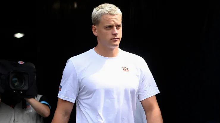 Joe Burrow #9 of the Cincinnati Bengals takes the field before a preseason game against the Chicago Bears at Soldier Field on August 17, 2024 in Chicago, Illinois.
