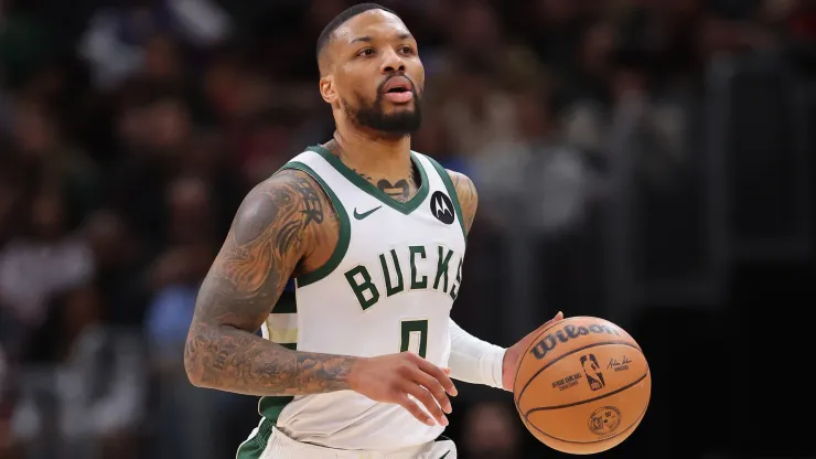 Damian Lillard #0 of the Milwaukee Bucks dribbles up the court against the Chicago Bulls
