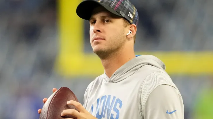 Jared Goff #16 of the Detroit Lions warms up prior to the game against the Seattle Seahawks at Ford Field on September 30, 2024 in Detroit, Michigan.
