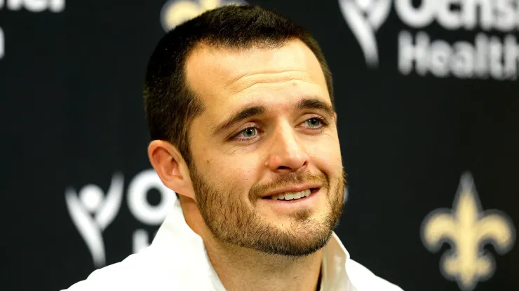 Derek Carr quarterback of the New Orleans Saints
