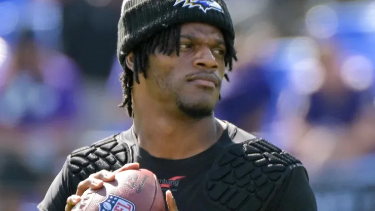 Baltimore Ravens quarterback Lamar Jackson (8) warms up prior to the NFL, American Football Herren, USA game between the Las Vegas Raiders and the Baltimore Ravens on September 15, 2024 at M&T Bank Stadium in Baltimore, MD.
