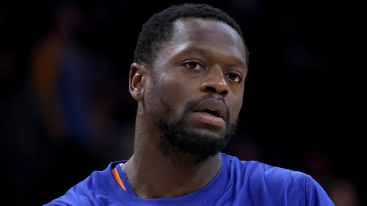 Julius Randle #30 of the New York Knicks during warm up before the game against the Los Angeles Lakers
