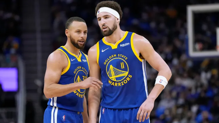 Klay Thompson #11 and Stephen Curry #30 of the Golden State Warriors talks with each other against Indiana Pacers
