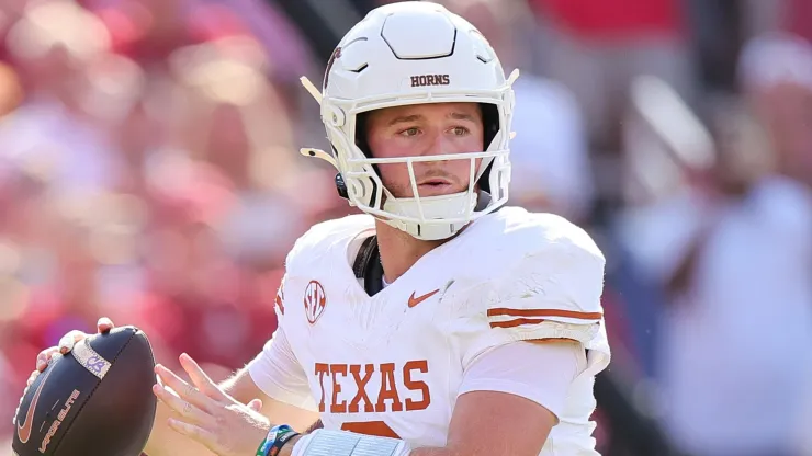 Quinn Ewers #3 of the Texas Longhorns throws the ball during the second quarter against the Oklahoma Sooners at Cotton Bowl Stadium on October 12, 2024 in Dallas, Texas
