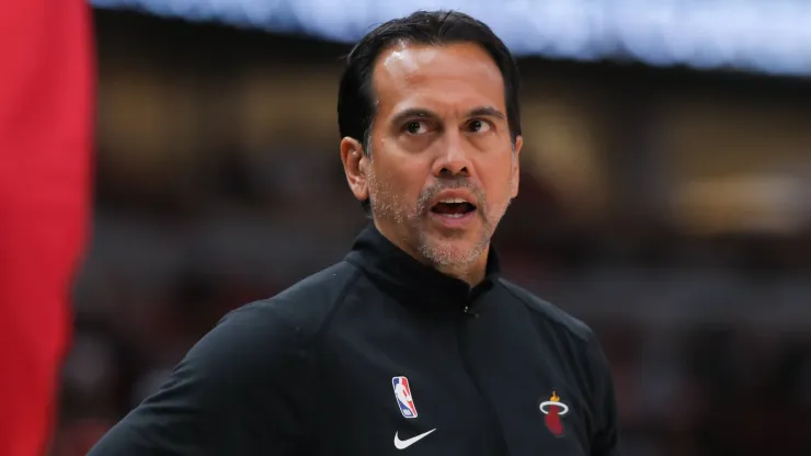 Miami Heat head coach Erik Spoelstra looks on during a NBA, Basketball Herren, USA game between the Miami Heat and the Chicago Bulls on March 18, 2023 at the United Center in Chicago, IL.
