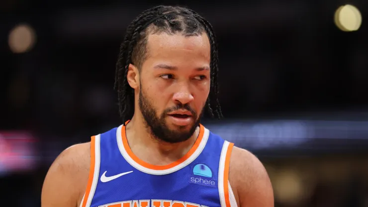 Jalen Brunson #11 of the New York Knicks looks on against the Chicago Bulls
