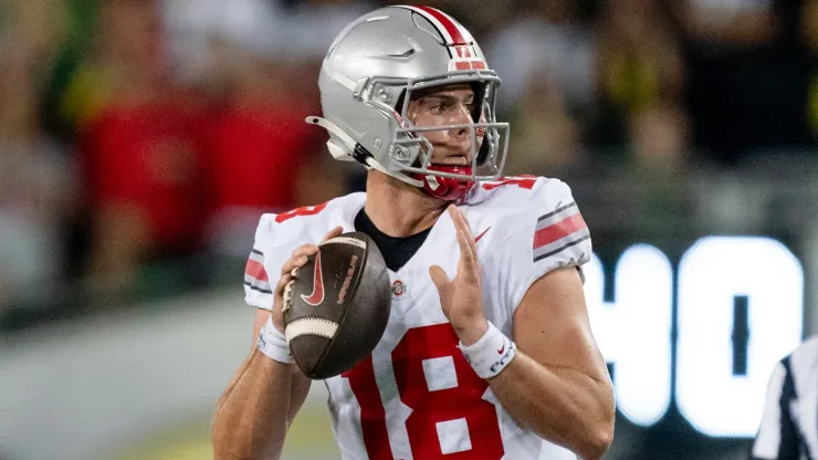 Quarterback Will Howard #18 of the Ohio State Buckeyes prepares the throw the ball during the second half of the game against the Oregon Ducks at Autzen Stadium on October 12, 2024 in Eugene, Oregon.
