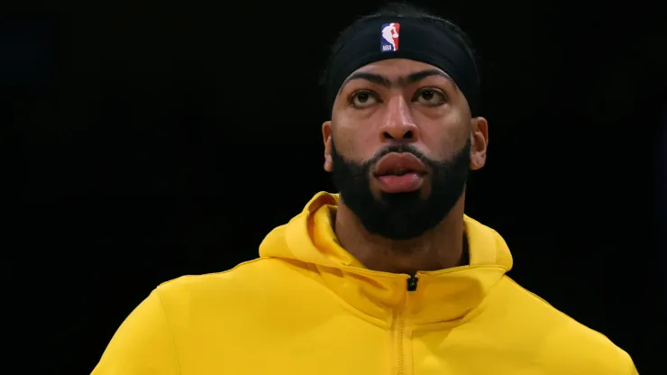 Anthony Davis #3 of the Los Angeles Lakers during warm up before the game against the at Crypto.com Arena
