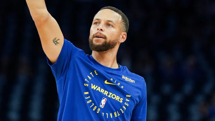 Stephen Curry #30 of the Golden State Warriors warms up before the game against the Los Angeles Clippers at Chase Center on October 27, 2024 in San Francisco, California. 
