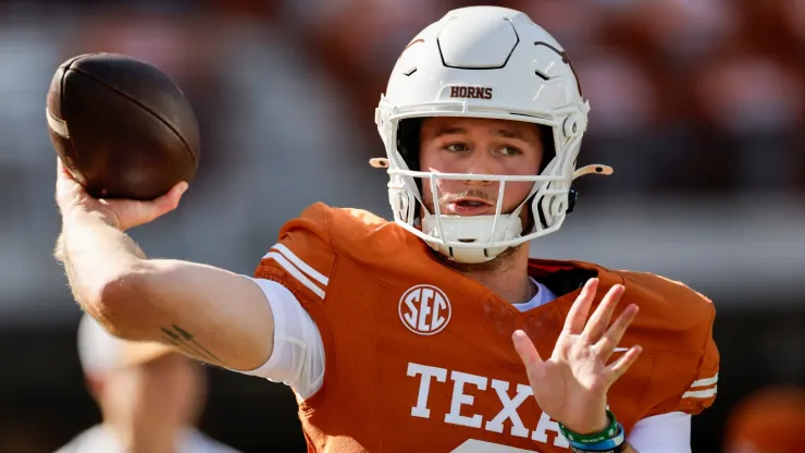 Quinn Ewers #3 of the Texas Longhorns warms up before the game against the Florida Gators at Darrell K Royal-Texas Memorial Stadium on November 09, 2024 in Austin, Texas.
