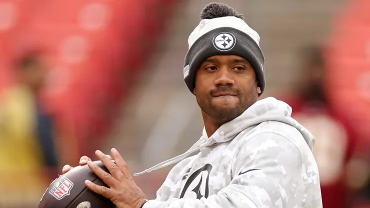 Russell Wilson #3 of the Pittsburgh Steelers warms up prior to a game against the Pittsburgh Steelers at Northwest Stadium on November 10, 2024 in Landover, Maryland.
