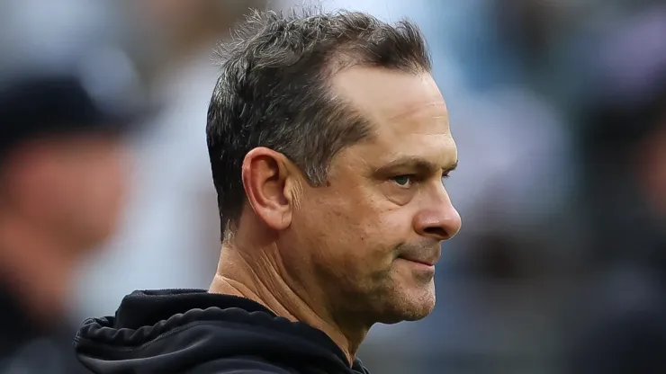 Aaron Boone of the New York Yankees tips his hat before the game against the New York Mets at Citi Field on June 26, 2024 in the Queens borough of New York City.
