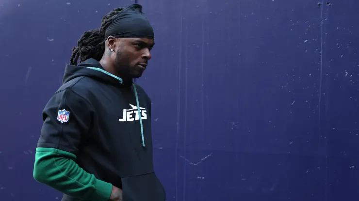 Davante Adams #17 of the New York Jets walks the field prior to the game at Gillette Stadium on October 27, 2024 in Foxborough, Massachusetts.
