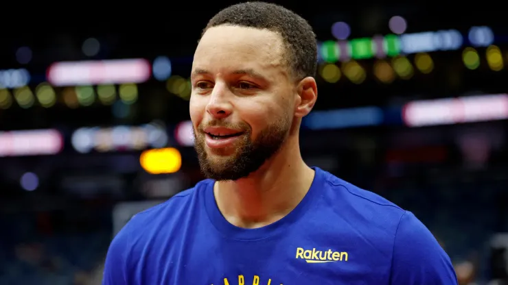 Stephen Curry #30 of the Golden State Warriors warms up prior to a game against the New Orleans Pelicans in the Emirates NBA Cup at Smoothie King Center
