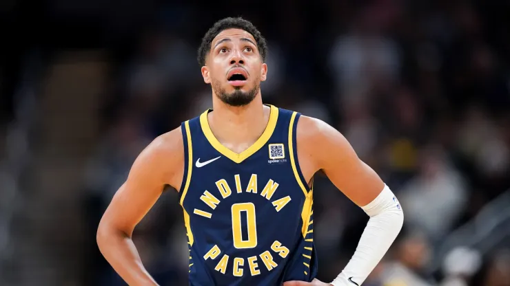  Tyrese Haliburton #0 of the Indiana Pacers looks on in the fourth quarter against the New Orleans Pelicans at Gainbridge Fieldhouse on November 25, 2024 
