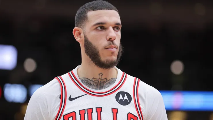 Chicago Bulls guard Lonzo Ball (2) during the first half of a preseason game
