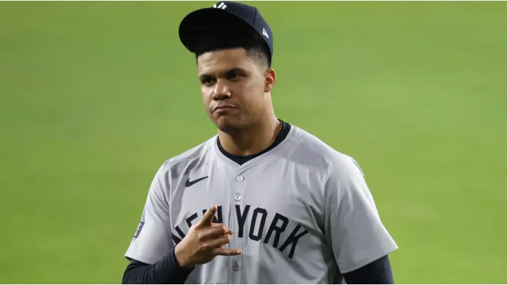 Juan Soto #22 of the New York Yankees gestures as they play the Los Angeles Dodgers in the sixth inning during Game Two of the 2024 World Series at Dodger Stadium on October 26, 2024 in Los Angeles, California. 
