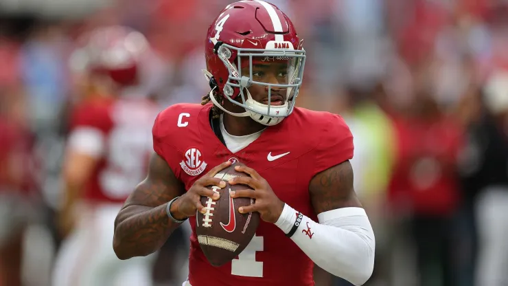 Jalen Milroe #4 of the Alabama Crimson Tide warms up prior to facing the Georgia Bulldogs at Bryant-Denny Stadium on September 28, 2024 in Tuscaloosa, Alabama.
