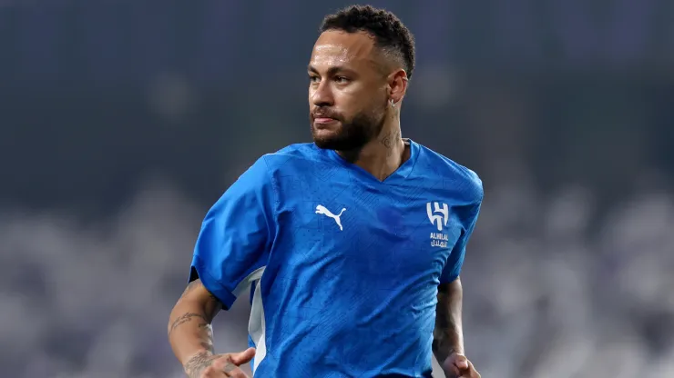 Neymar warms up ahead of the AFC Champions League Elite match between Al Ain and Al-Hilal
