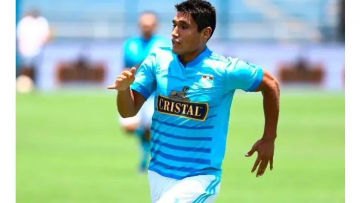 Írven Ávila, defendiendo los colores de Sporting Cristal.
