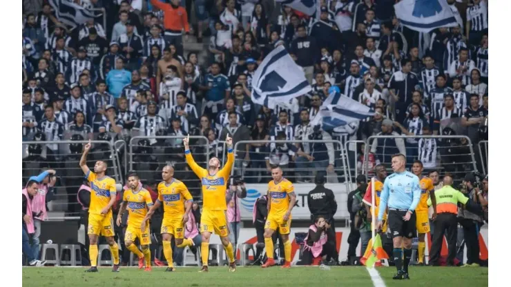 Los jugadores de Tigres celebrando el título.
