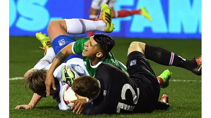 Alan Pulido se lesionó de su tobillo derecho y fue enviado de vuelta a su club.
