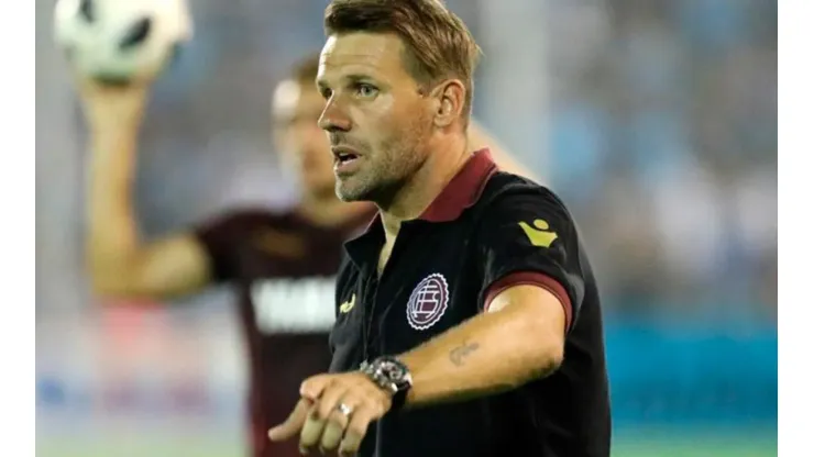 Ezequiel Carboni hace en Lanús sus primeras armas como entrenador.
