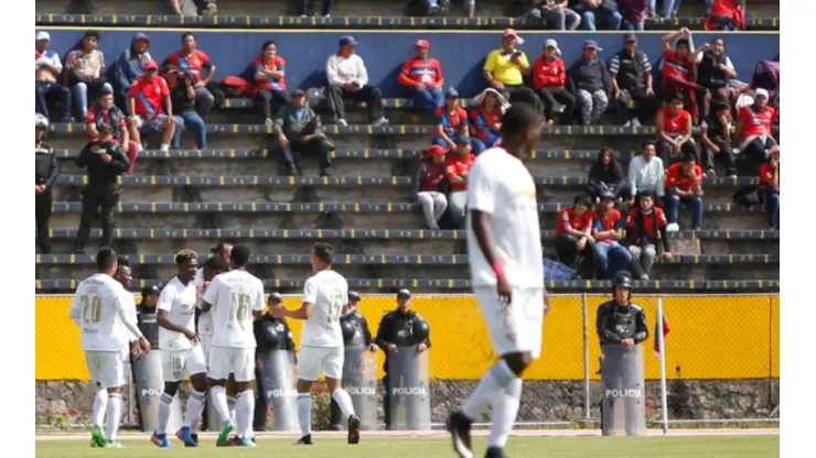 Ordóñez salió enojado cuando el partido no había terminado. Liga perdió y preocupa.
