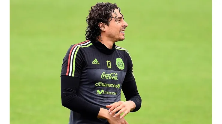 Con la bendición de sus antecesores: "Ochoa parte con ventaja en el Tri"