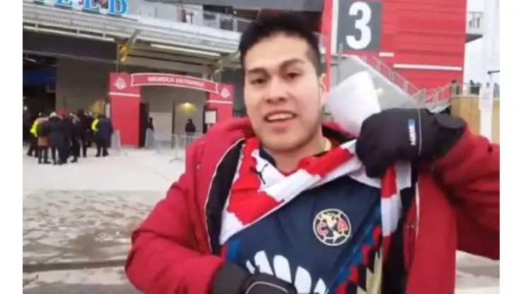 Aficionado del América, apoyando a Chivas en Toronto