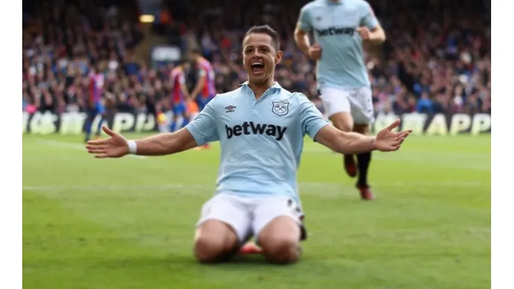 Javier Hernández juega actualmente para el West Ham de la Premier League (Foto: @CH14_)
