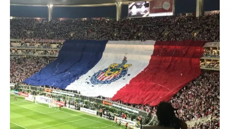 Afición exige a directiva pagarle a jugadores de Chivas