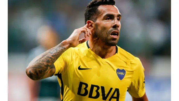 Carlos Tevez enfrentando a Palmeiras, por Copa Libertadores.
