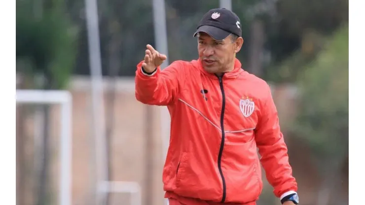 Ignacio Ambriz aventaja en carrera por el banquillo de Lobos BUAP