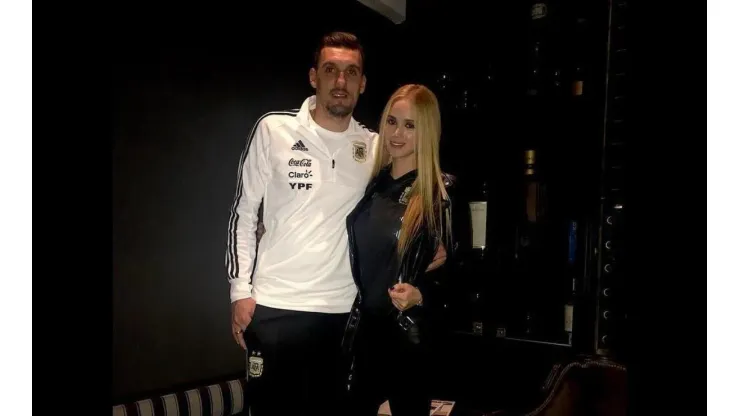 Foto de Franco Armani con su pareja, Daniela Rendon.
