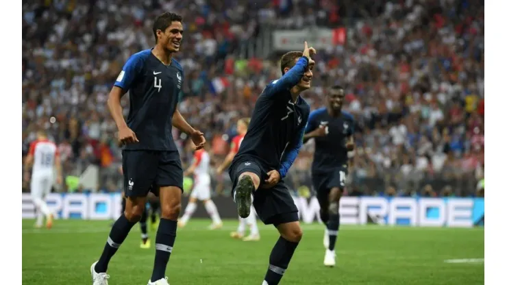 ¡BAILA, ANTOINE! Griezmann y una definición de primera para poner el 2 a 1.
