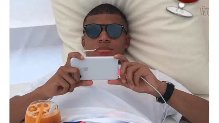 ¿Preocupado, Kylian? MBappé en cualquier momento se muere del estrés (?)
