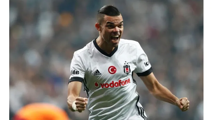 Pepe con la camiseta de Besiktas.
