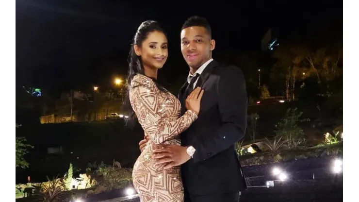 Foto de Frank Fabra con su pareja.
