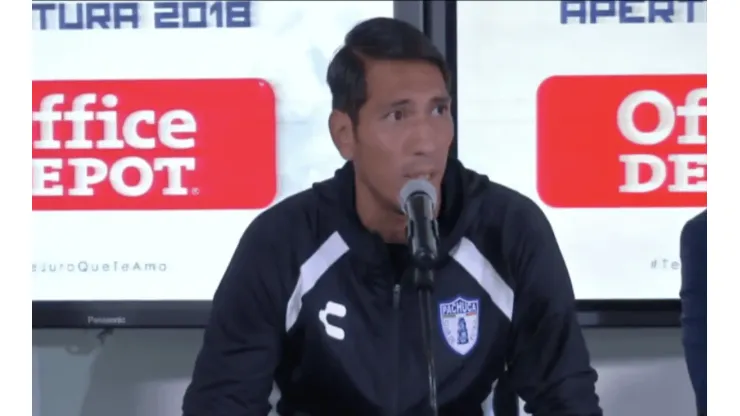 Leonardo Ulloa presentado como refuerzo del Pachuca.
