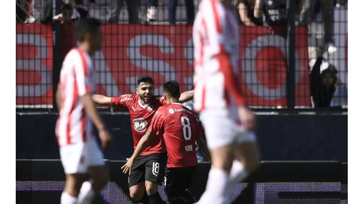 Independiente levantó un 0-2 y aguantó el empate ante Estudiantes con uno menos en un partidazo