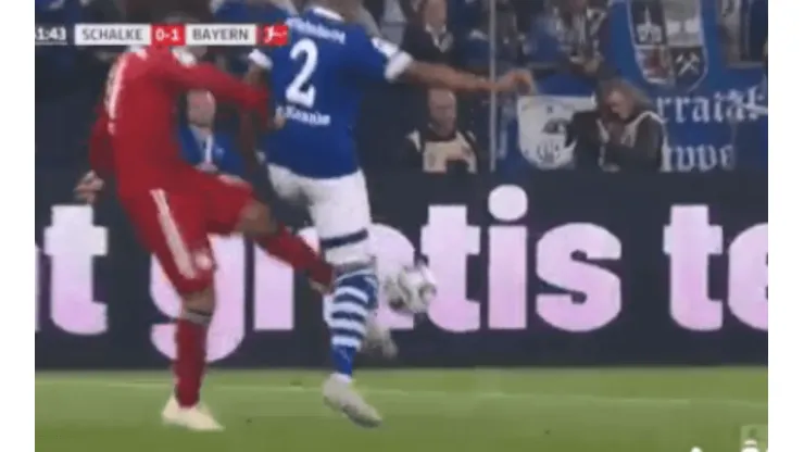 ¡Qué dolor! James pegó una volea sin querer y McKennie se fue lesionado